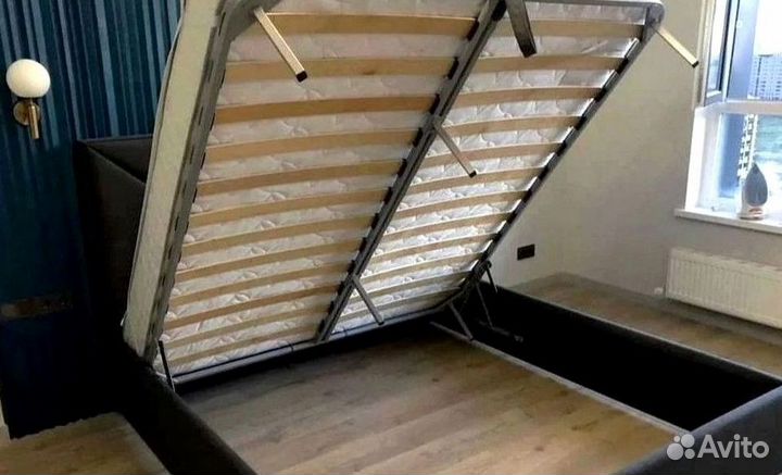 Кровать с мягким изголовьем