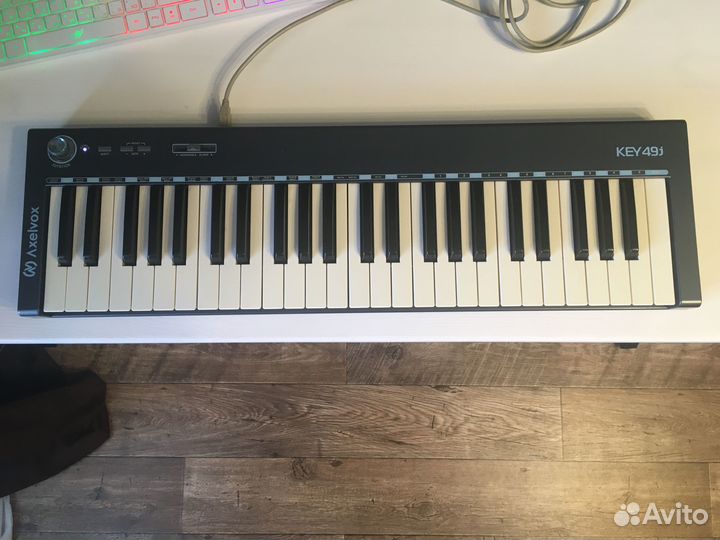Миди контроллер Akai MPD26 x Axelvox key49j
