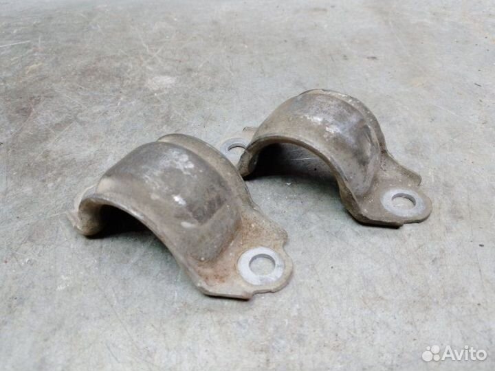 Кронштейн крепления переднего стабилизатора Audi