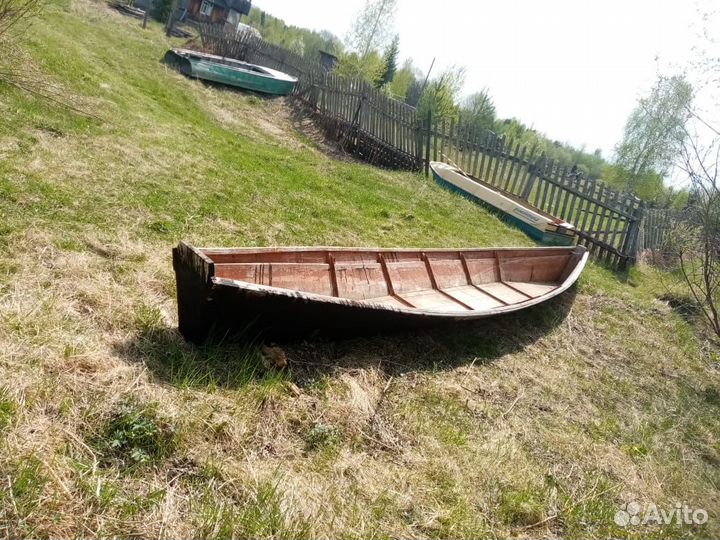 Лодка деревянная