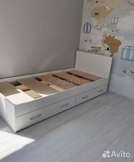 Кровать односпальная с яшиками