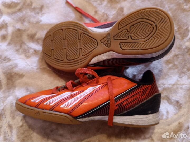 Кроссовки футзалки adidas футбольные 26