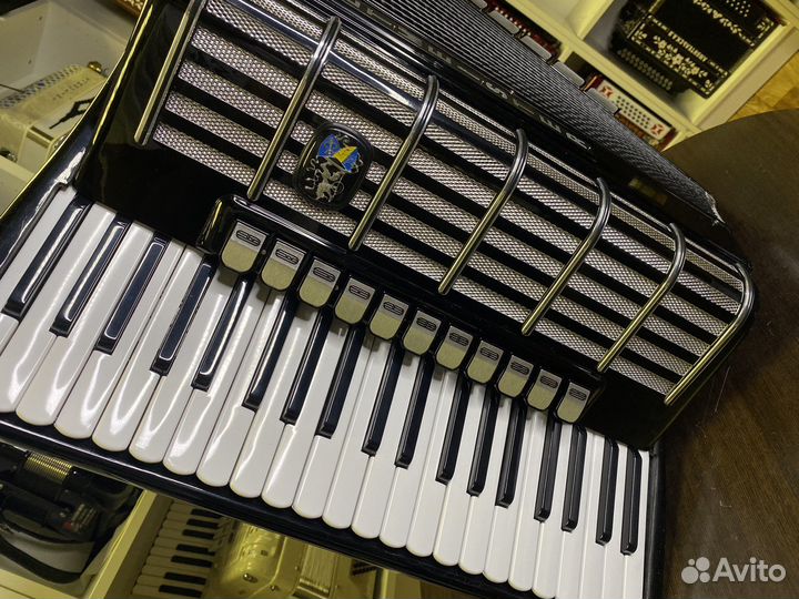 Аккордеон Weltmeister Cantus IV Deluxe новый