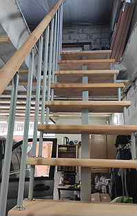 Лестница на второй этаж на сборном металлокаркасе
