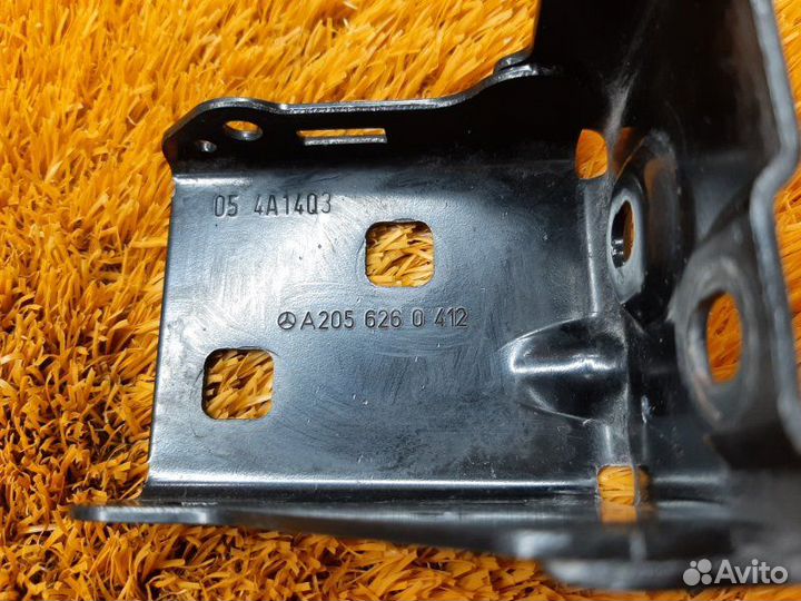 Крепление радиатора правое Mercedes-Benz C-Class