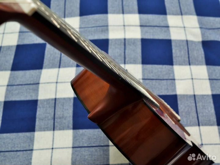 Гитара Yamaha C40, Indonesia