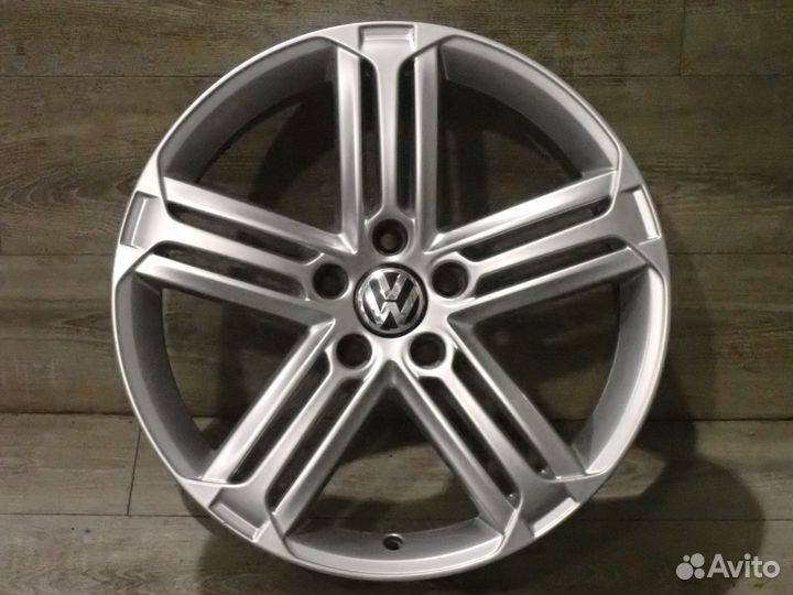 Комплект оригинальных дисков R18 VW Golf