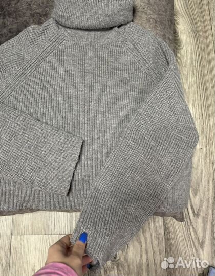 Свитер женский