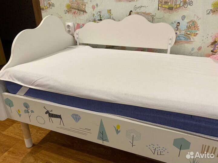 Детская кроватка с бортиком