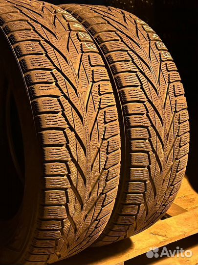 Nokian Tyres Hakkapeliitta R2 SUV 215/65 R17 103R