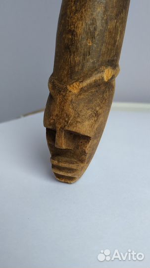 Африканская маска Тома на церемониальном предмете