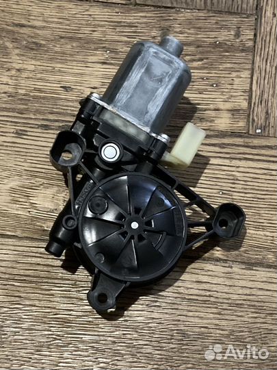 Мотор стелоподъёмника P на Мерседес W-463 G 2018+