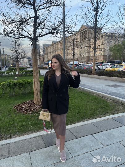 Администратор секретарь