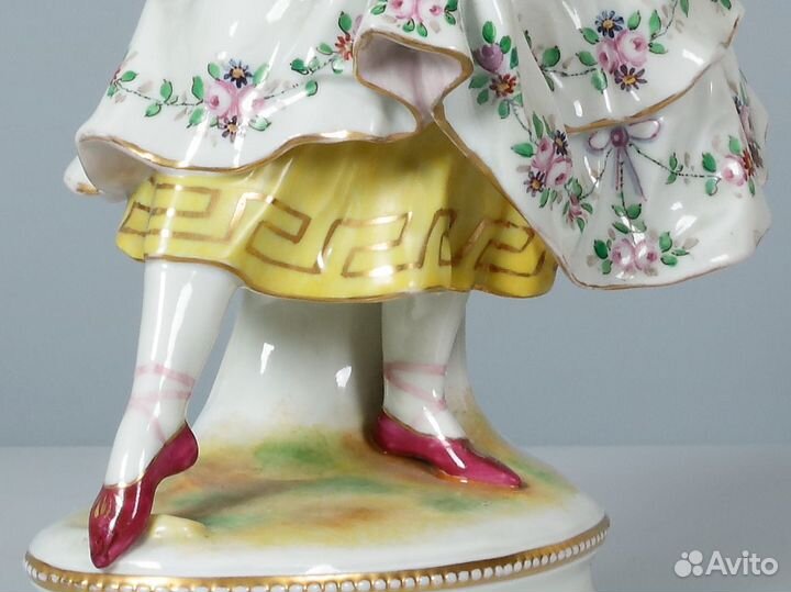 Старинная фарфоровая статуэтка. Volkstedt