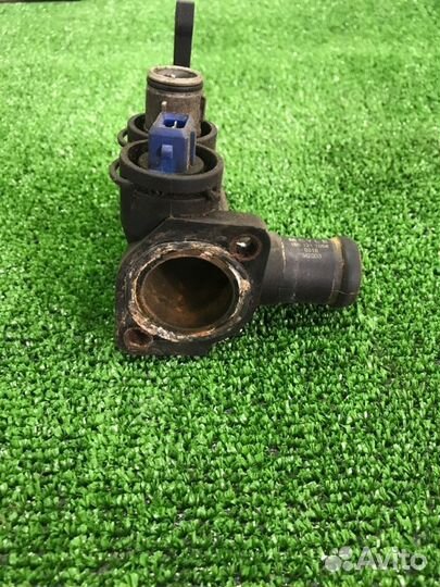 Фланец охлаждения Audi 80 B3 JN 1.8 1990