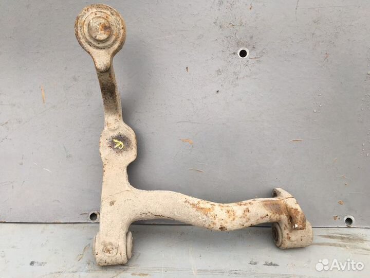 Рычаг передний верхний правый Volkswagen