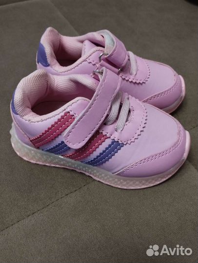 Кроссовки для девочки