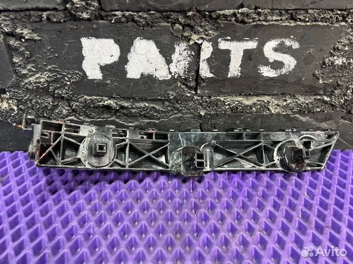 Крепление бампера заднее правое Nissan Note