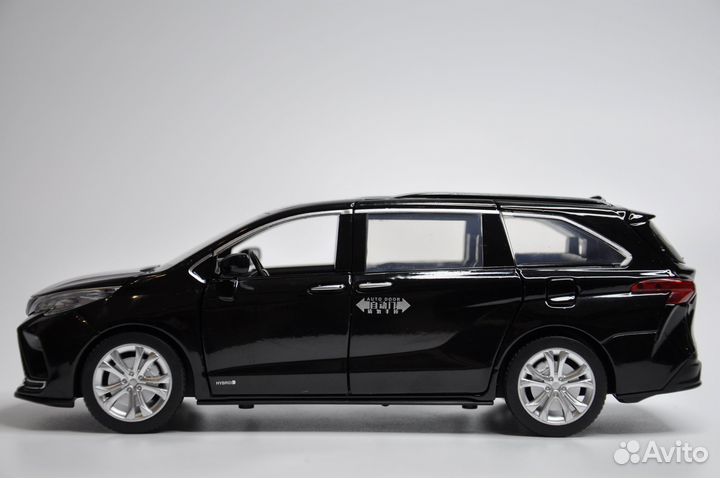 Модель автомобиля Toyota Sienna минивэн металл