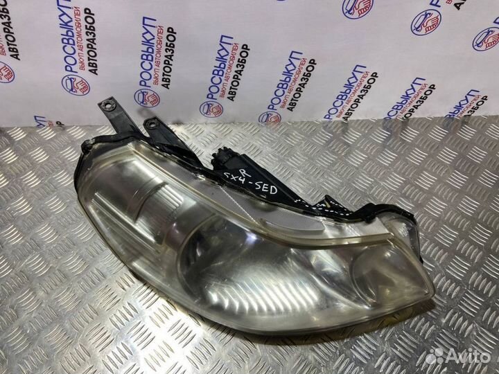 Фара правая Suzuki SX4 1