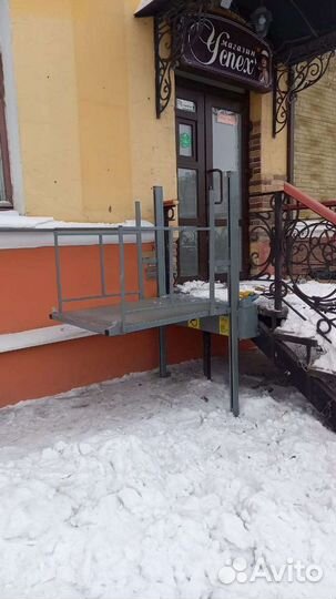 Вертикальный электрический пандус для инвалидов