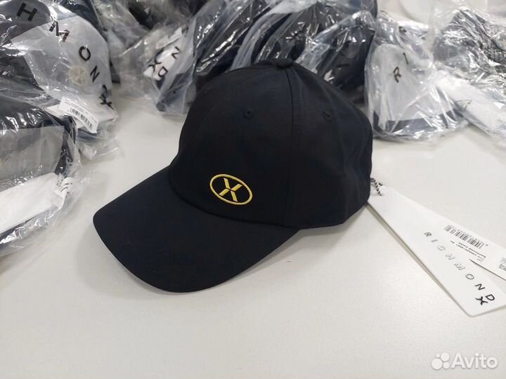 Панама и кепка