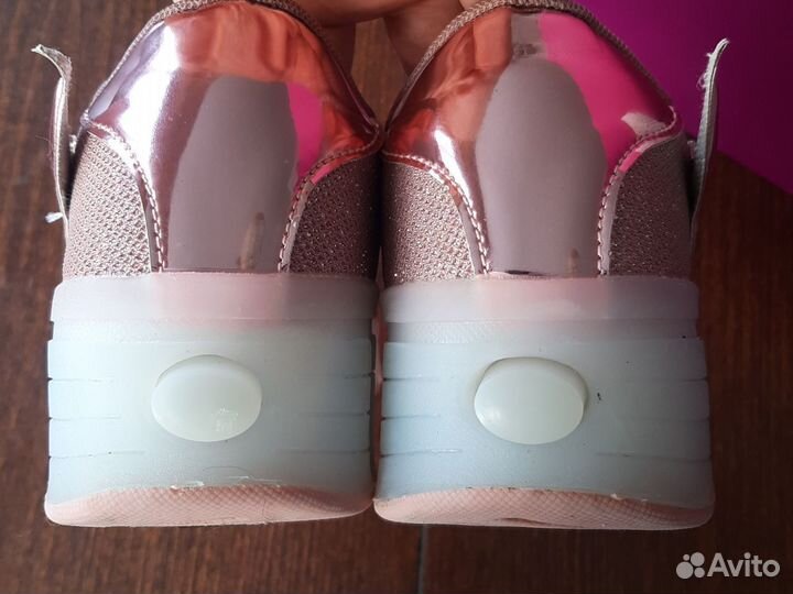 Роликовые кроссовки 32 светятся