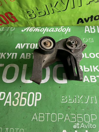 Кронштейн генератора Ford Fiesta