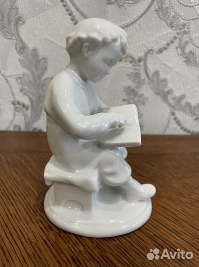 Фарфоровая статуэтка «Ленин в юности» (лфз)