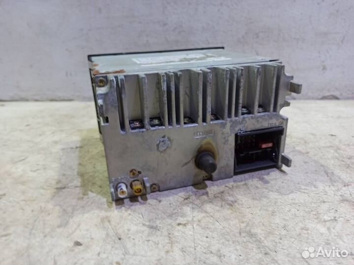 Магнитола 1JM035157D