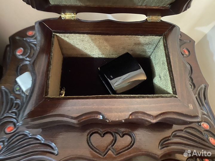 Деревянная шкатулка