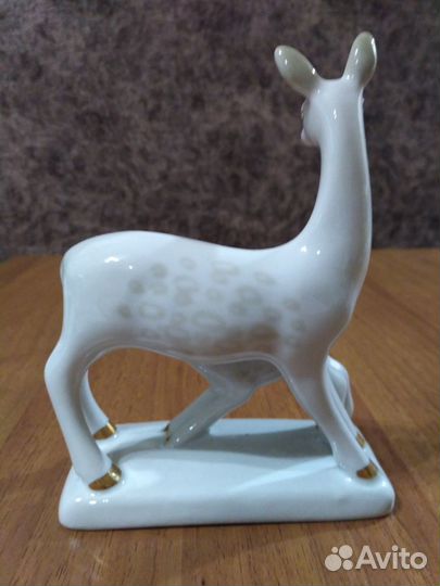 Олениха с олененком. Фарфор. СССР