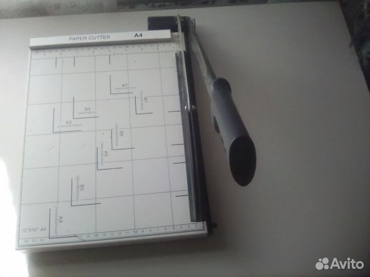 Резак для бумаги сабельный
