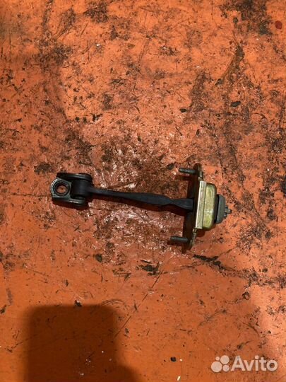 Ограничитель двери передней Ford Mondeo 3