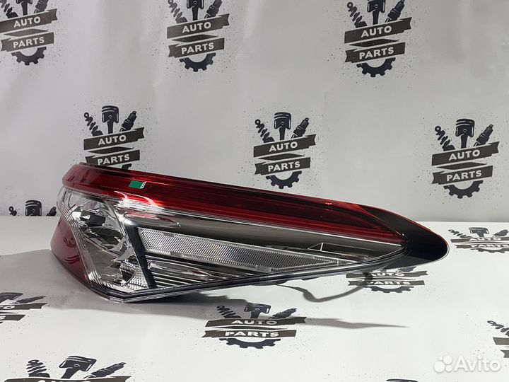 Фонарь задний правый Toyota Camry v70