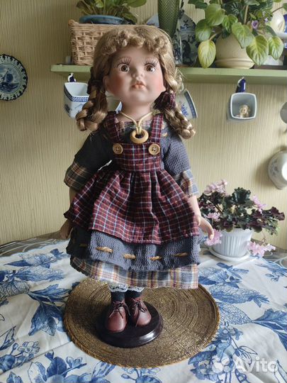 Кукла фарфоровая большая