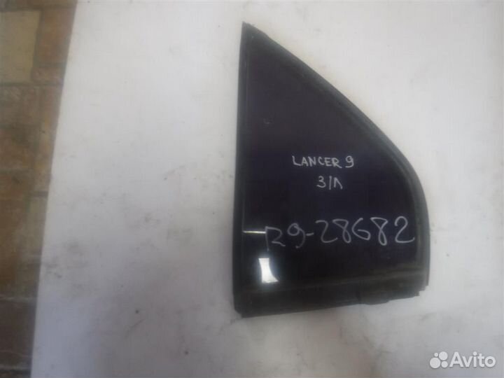 Стекло двери задней левой (форточка) Mitsubishi L