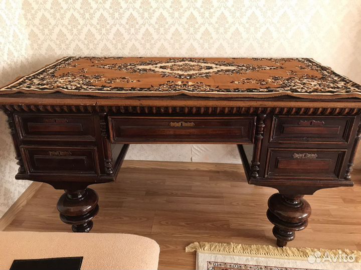 Антикварный стол
