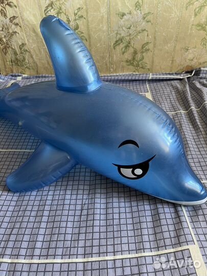 Надувной дельфин
