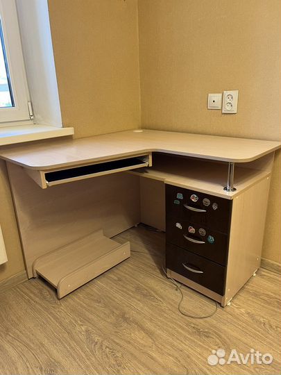 Компьютерный стол