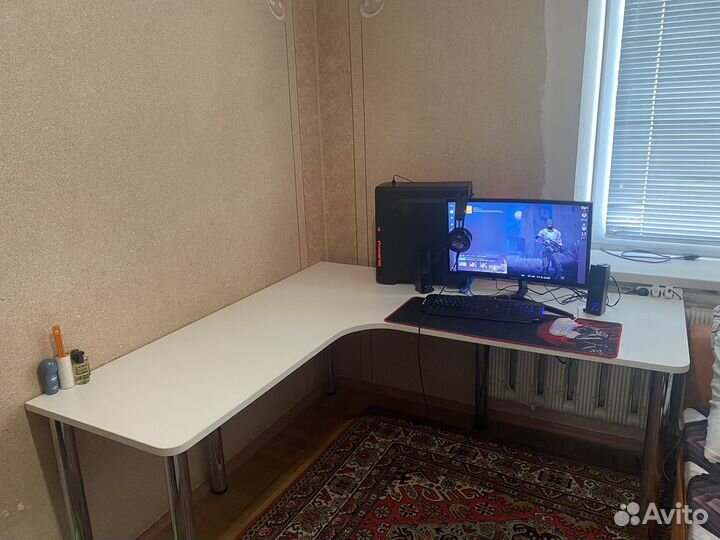 Рабочий стол угловой