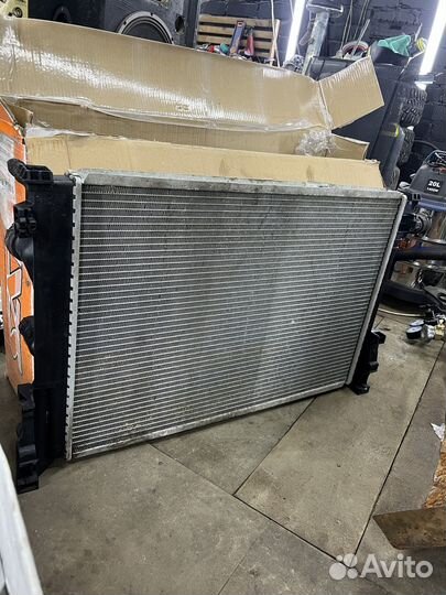 Радиатор охлаждения C-class W204