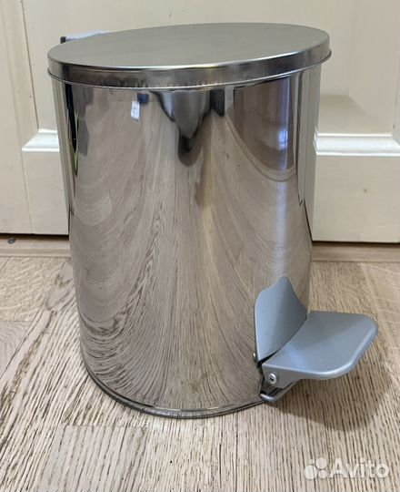 Мусорное ведро с педалью