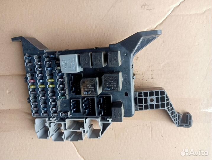 Блок предохранителей Ford Mondeo 3 cjba