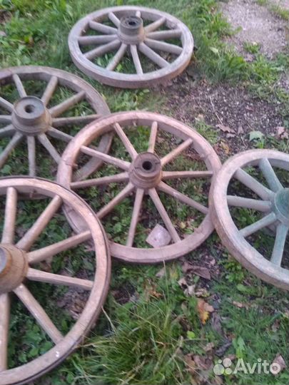 Деревянные старинные колеса