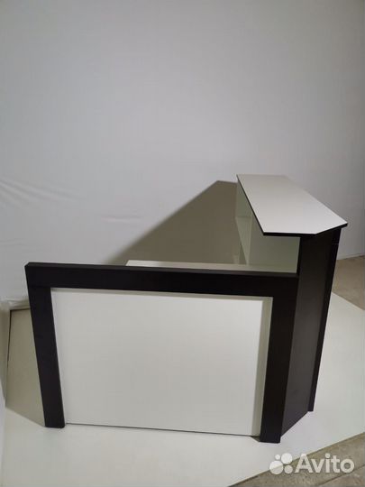 Стойка ресепшен