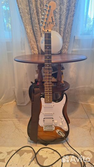 Fender Squier HSS Stratocaster с усилителем