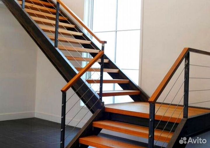 Лестница Г-образная с поворотными ступенями