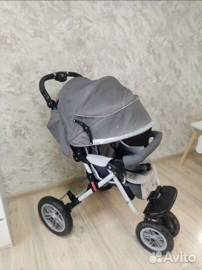 Прогулочная коляска с надувными колесами