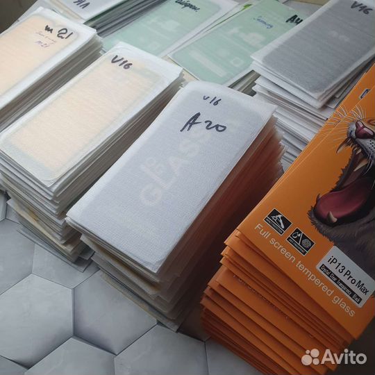 Защитные стекла для смартфонов оптом
